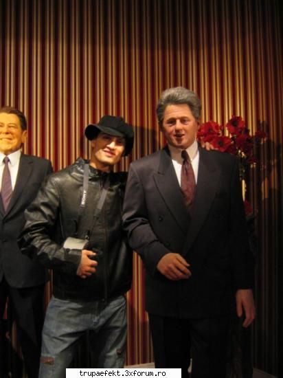 poze toata uite-l tovarasu meu ,din america,si apropo poza mai sus este blackpool 2004,si gascane