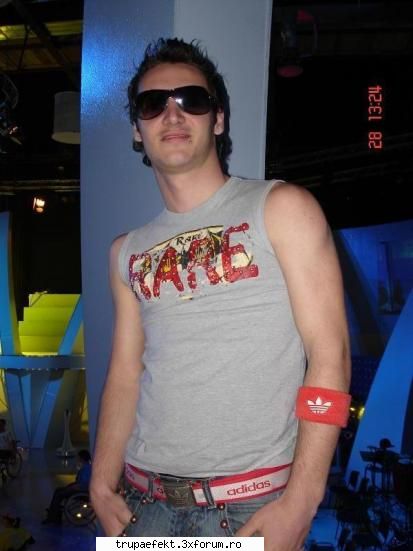 cosmin singur contra tuturor