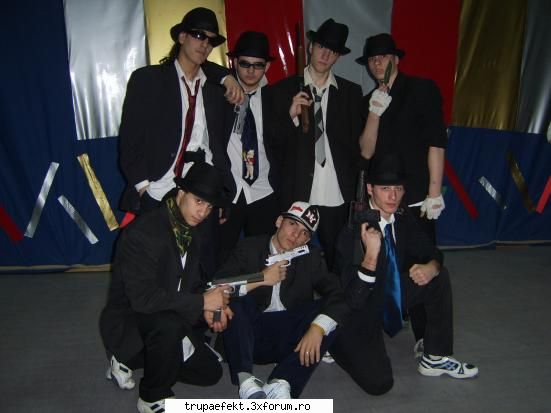 trupa dans supersonic supersonic boys