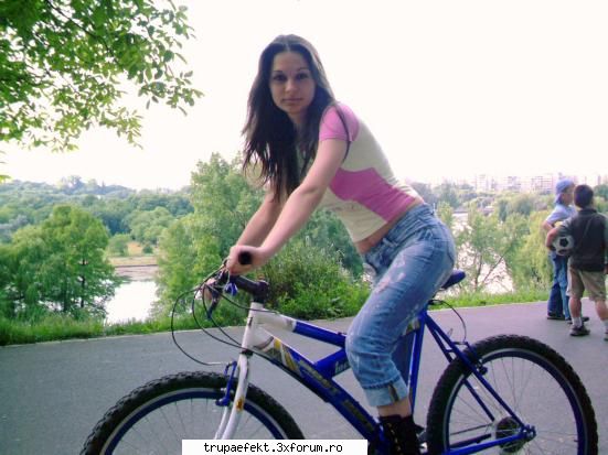 poze toata asa faceti dak nu, alerg bicicleta