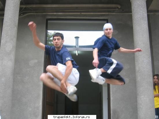 poze toata dreaqu aici mah murit lumea prea mare liniste aici .......