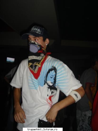 salut baietzi ,bafta la toata lumea si o poza cu mine sunt ca-m nou :)))) bafta in special byby:hi: