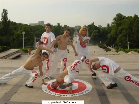 poze toata lumea... ooooooooo salutare din germania berlin .trupa efekt saluta peste hotare