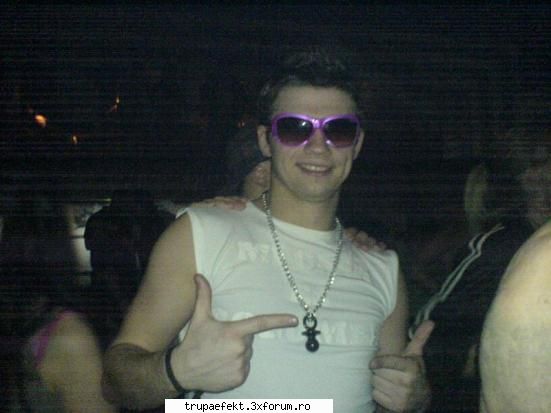 poze toata lumea... shi ink ceva seara asta..va pupa tata shi invingem fortza raului... &nbsp; KipeshuL