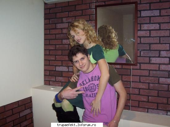 yuhuu ce faci ionutz?? cum m-ai merge treaba?? ......... iar cat despre cei ce au ceva cu efektu