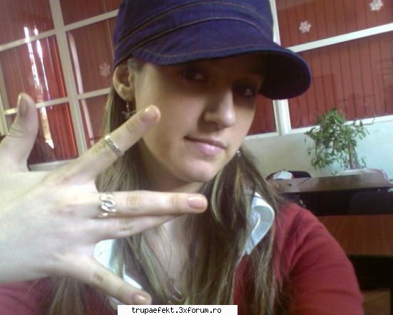 jay_jay alias ochelarii mei fac toata poza.. aaa...si picioaru alejandro glumeam sunteti tari..k