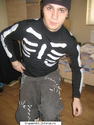 poze toata lumea... mama bibi zici esti adevarat vanzator fata poza asta mai leu maica ,tare,fata