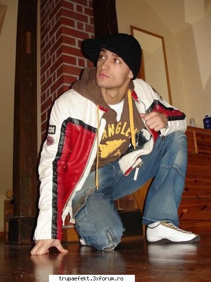 poze toata lumea... salutare toata lumea,in special sanzi ubitace mai faci mey scumpik,sa dai semn