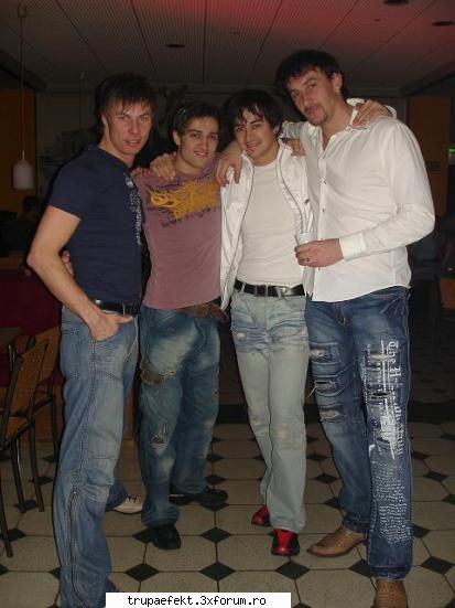 poze toata lumea... unii dintre balerini