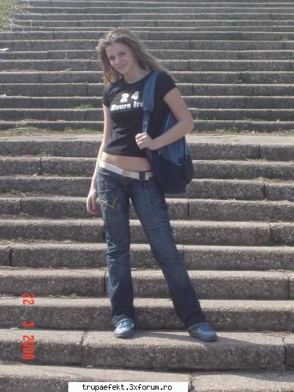 poze toata lumea... ehhh...nu era ghena din spatele curtea arata ghena din spatele blocului