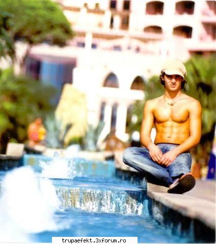 cosmin aiciii ma? ionele zburam spre cerrrr!!! ptr mesaje !!! pupyyyy sanzi