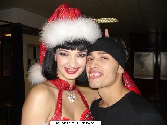 poze toata lumea... pupa ionut saluta