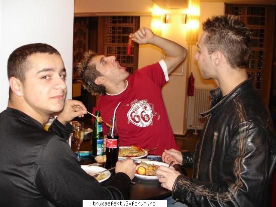 kinder sal kinder !!!!!!dar niste viermii ucigasii suciu adora