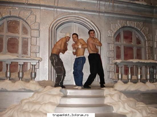 poze toata lumea... iarna ulita prin berlin prin intrati voi