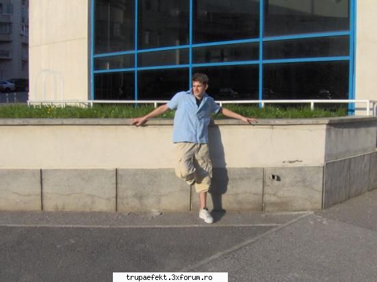 poze toata lumea... scris:ce frumos era afara beu