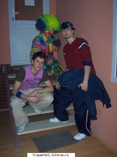 poze toata lumea... efekt uitatzi clipul lui aye vedetzi.. panarama clip bey fratzika n-am vazut asa