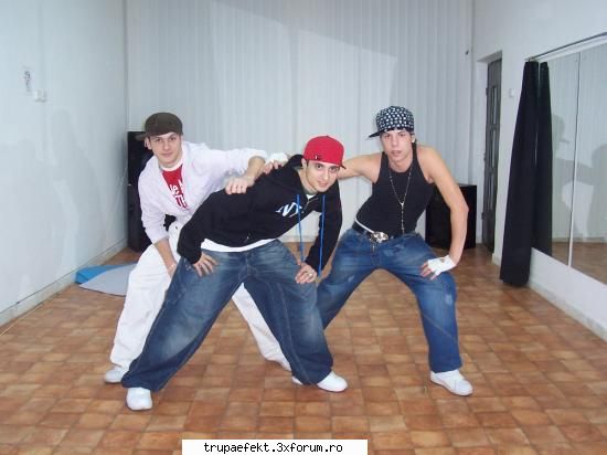 hot ice uite trupei vada lumea asa ..... roly mai usor fitzele da?? ete una doua .... sti