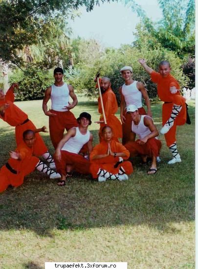 poze toata lumea... sal cosmine .imi place poza asta shaoliniii