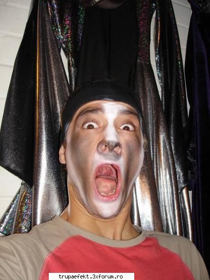 poze toata lumea... ha,mai sanzi mai baga poze tineeee mai sexyyy