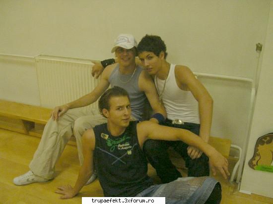 poze toata lumea... cine mihai????
