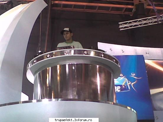 poze toata lumea... stofa nu????