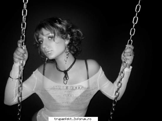 poze toata lumea... hmm...sa bag printre voi...?..