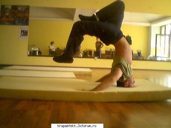 Andrey_MysteRyo - Bine-asa !! Tine-o tot asa k o tii - Elevii de la Cursurile de breakdance ale trupei EFEKT
