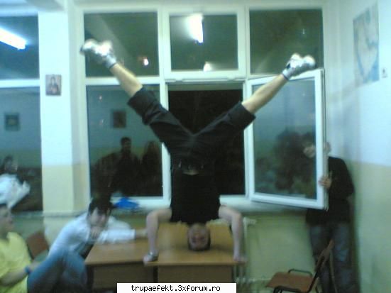 Andrey_MysteRyo - Andr3y_MysteRyo - Elevii de la Cursurile de breakdance ale trupei EFEKT