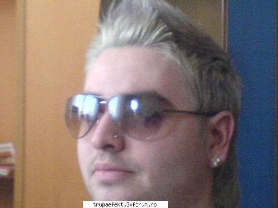 Cosmin - bah fraere nu mai intra pe nicku meu logheaza-te - Componentii trupei EFEKT