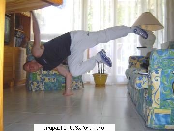 Invata sa dansezi alaturi de trupa EFEKT - Bai masy de unde pm stii u unde dansez - Cursuri de BREAK-DANCE!!!
