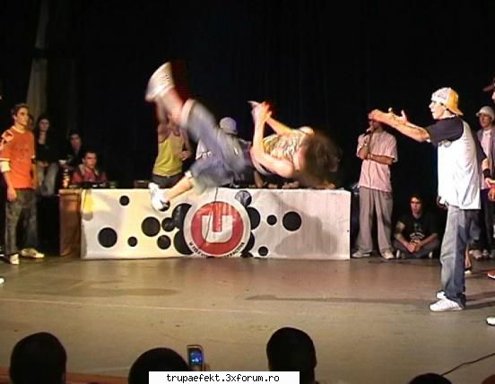 MethodKid - BV JAYJAY AI INCEPUT SA BAGI PE MUZICA CE - Elevii de la Cursurile de breakdance ale trupei EFEKT