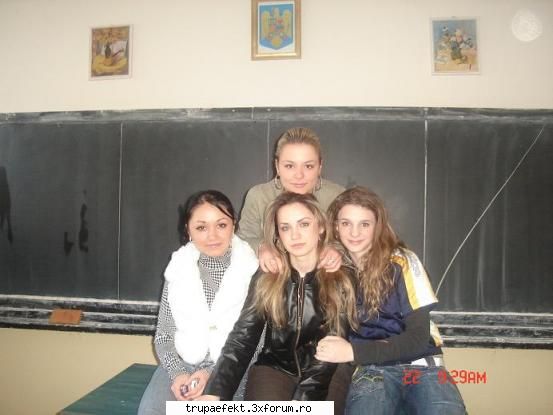 sh mai sukre fete din poze cu toata lumea...