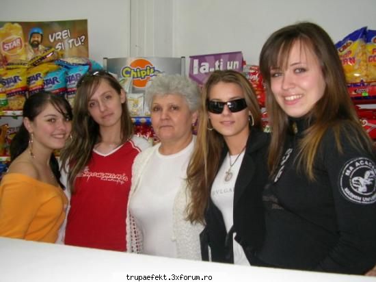 Poze cu toata lumea... - oooo ai pus poza aia de la bufet smechera poza :D - Poze