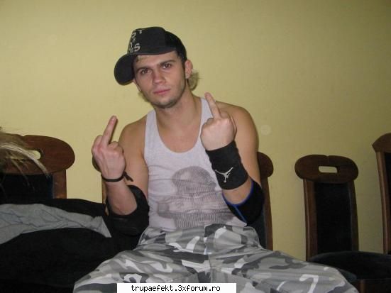 Poze cu toata lumea... - AM REvenIt CArnaCiorILOR.....Shi VA preAgtiM CEva - Poze