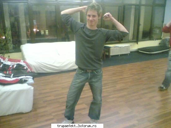 Stef_gangsta_of_love - )))) Stef vad k deja vrei sa - Elevii de la Cursurile de breakdance ale trupei EFEKT