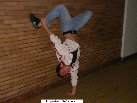 Stef_gangsta_of_love - io la inceputuri...stiu ka e - Elevii de la Cursurile de breakdance ale trupei EFEKT