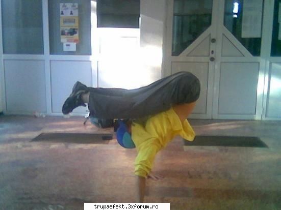 Stef_gangsta_of_love - Na k-am facut si eu o vizita - Elevii de la Cursurile de breakdance ale trupei EFEKT