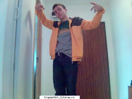 Stef_gangsta_of_love - Si noi te poopam pe u evy - Elevii de la Cursurile de breakdance ale trupei EFEKT