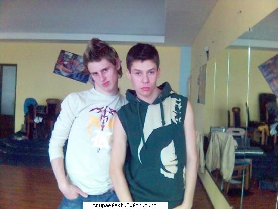 Stef_gangsta_of_love - aq si una q mne si roly...(urat - Elevii de la Cursurile de breakdance ale trupei EFEKT