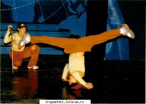 jay_jay alias george_sexyeyelash :P - Frate deci eu ma - Elevii de la Cursurile de breakdance ale trupei EFEKT