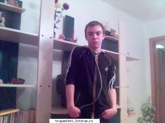 jay_jay alias george_sexyeyelash :P - jayjay - Elevii de la Cursurile de breakdance ale trupei EFEKT