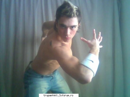 jay_jay alias george_sexyeyelash :P - Nu mai plagiati - Elevii de la Cursurile de breakdance ale trupei EFEKT