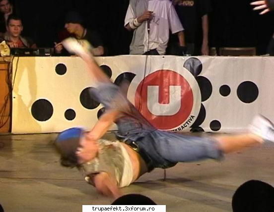 jay_jay alias george_sexyeyelash :P - AHAAAA BV BAETZI - Elevii de la Cursurile de breakdance ale trupei EFEKT